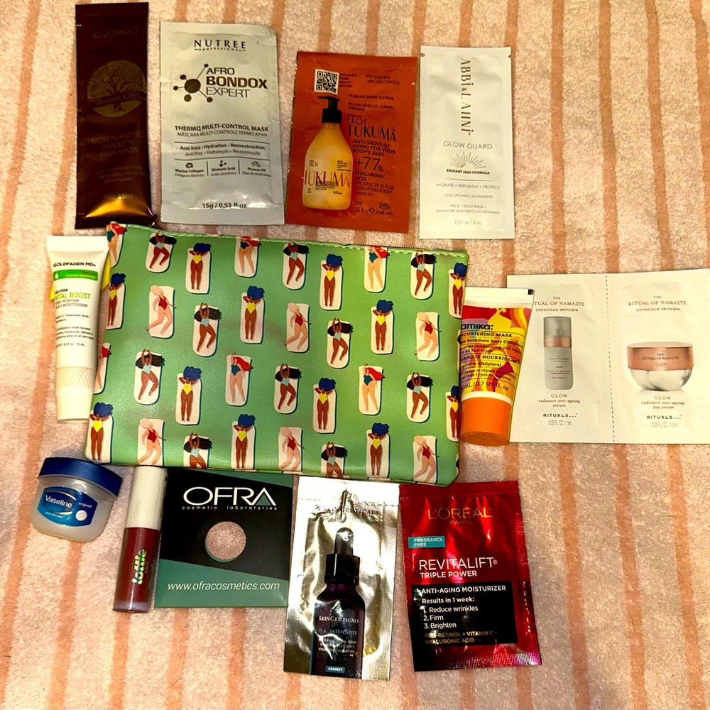 Green Cosmetic Pouch with Skincare Samples